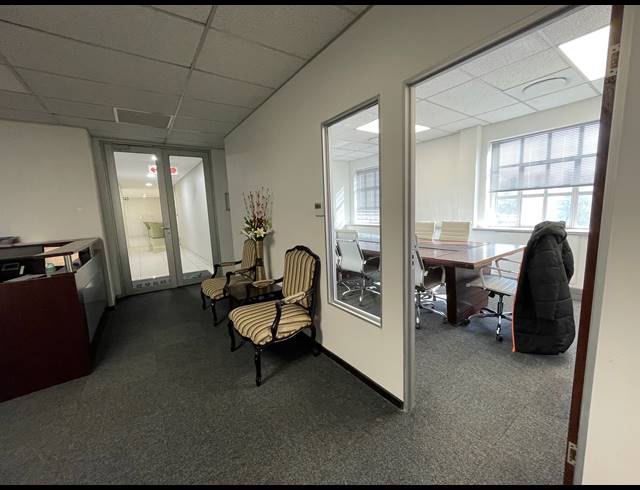 213M² OFFICE TO LET IN BRYANSTON